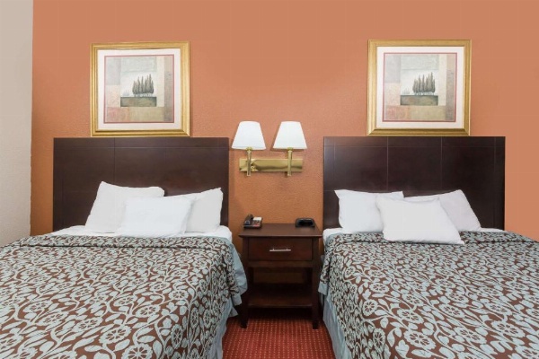 Days Inn & Suites by Wyndham Des Moines Airport image 10