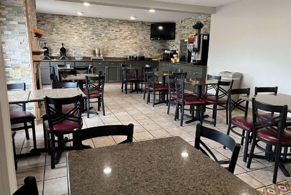 Days Inn & Suites by Wyndham Des Moines Airport image 26