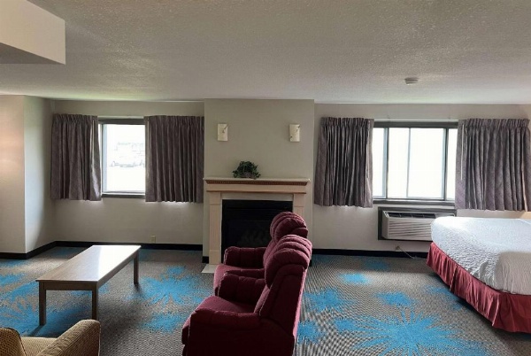 Days Inn & Suites by Wyndham Des Moines Airport image 27