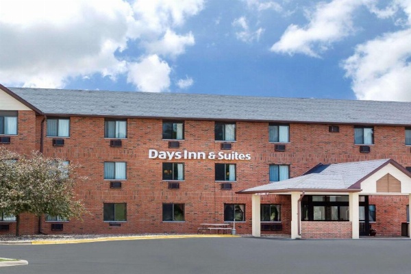 Days Inn & Suites by Wyndham Des Moines Airport image 9